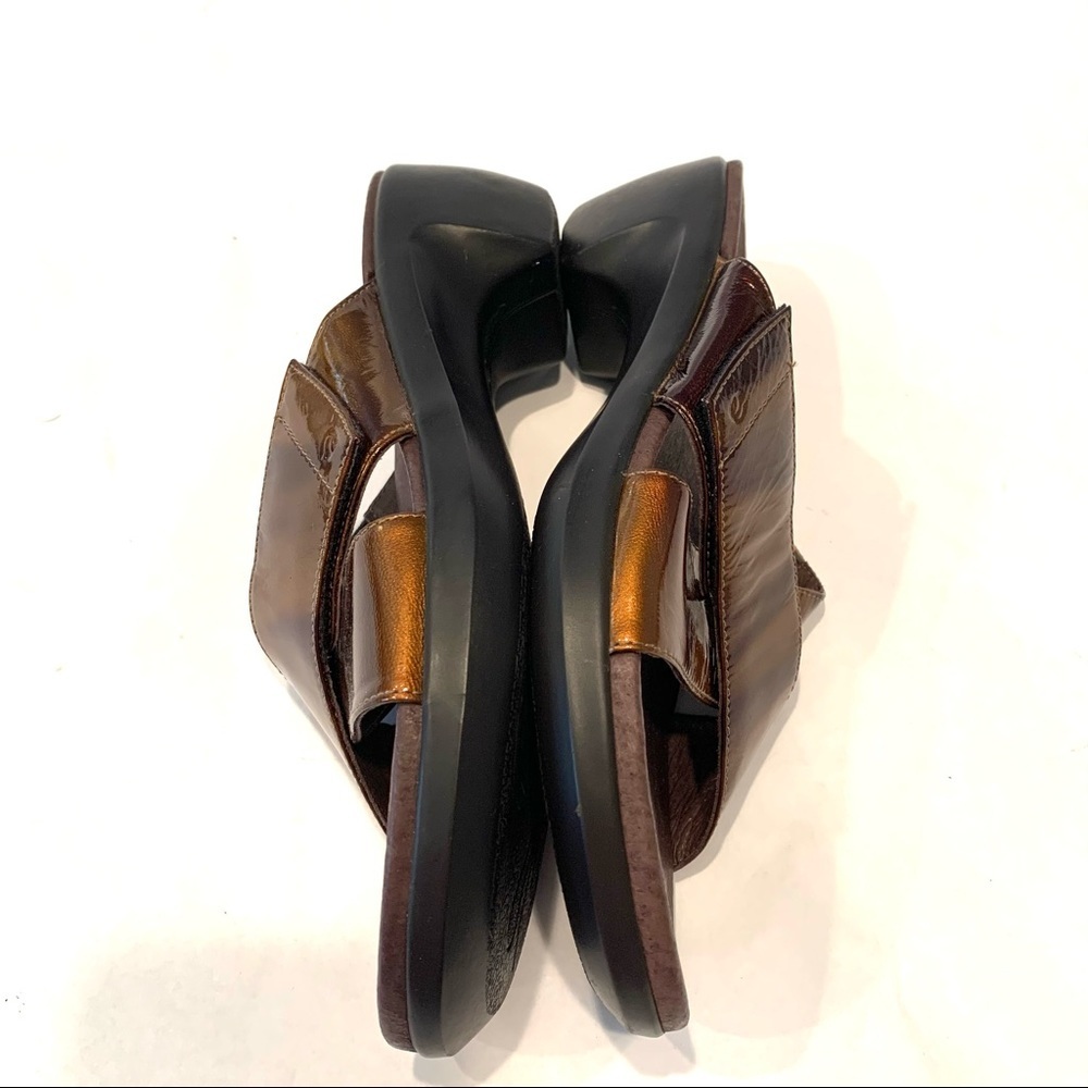 Aravon Tortoise Shell Leather Slide Sandals - Picture 5 of 9